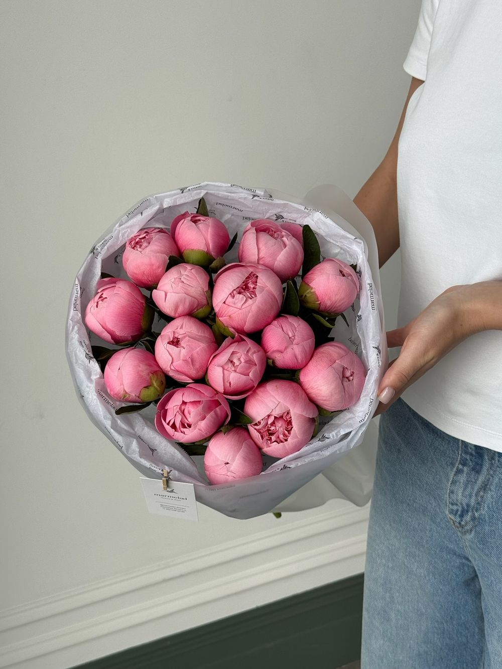 Букет моно из пионов сорта САЛМОН 15 шт