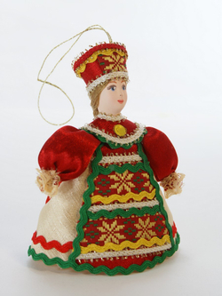 Кукла-подвеска Девушка в русском костюме.