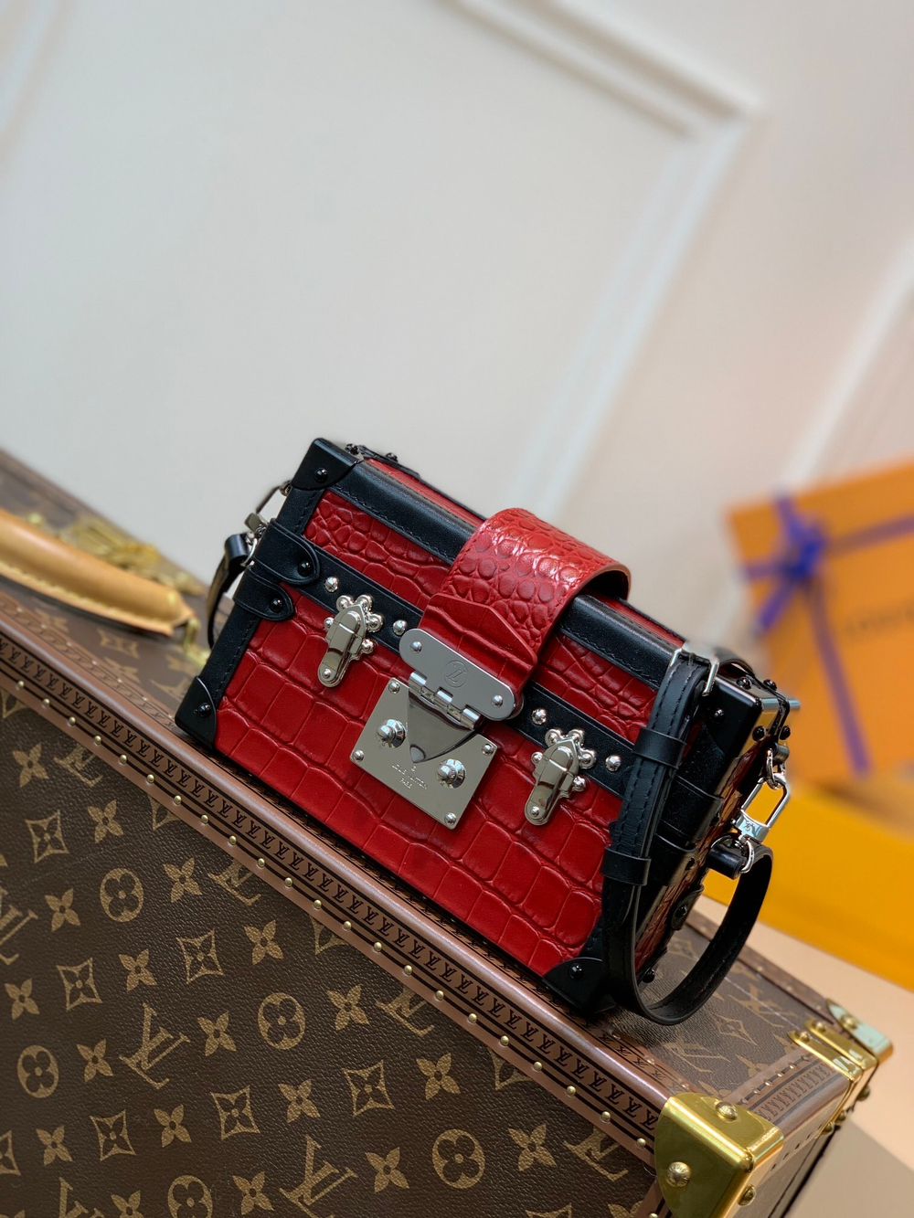 Louis Vuitton Petite Malle
