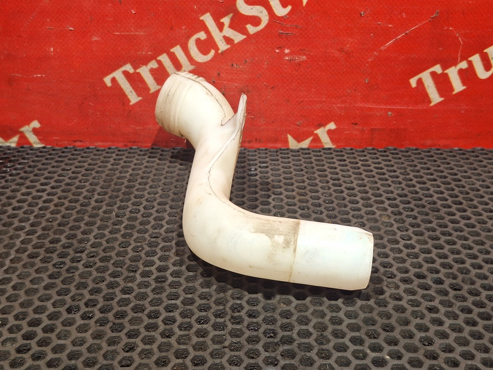 Горловина бачка омывателя