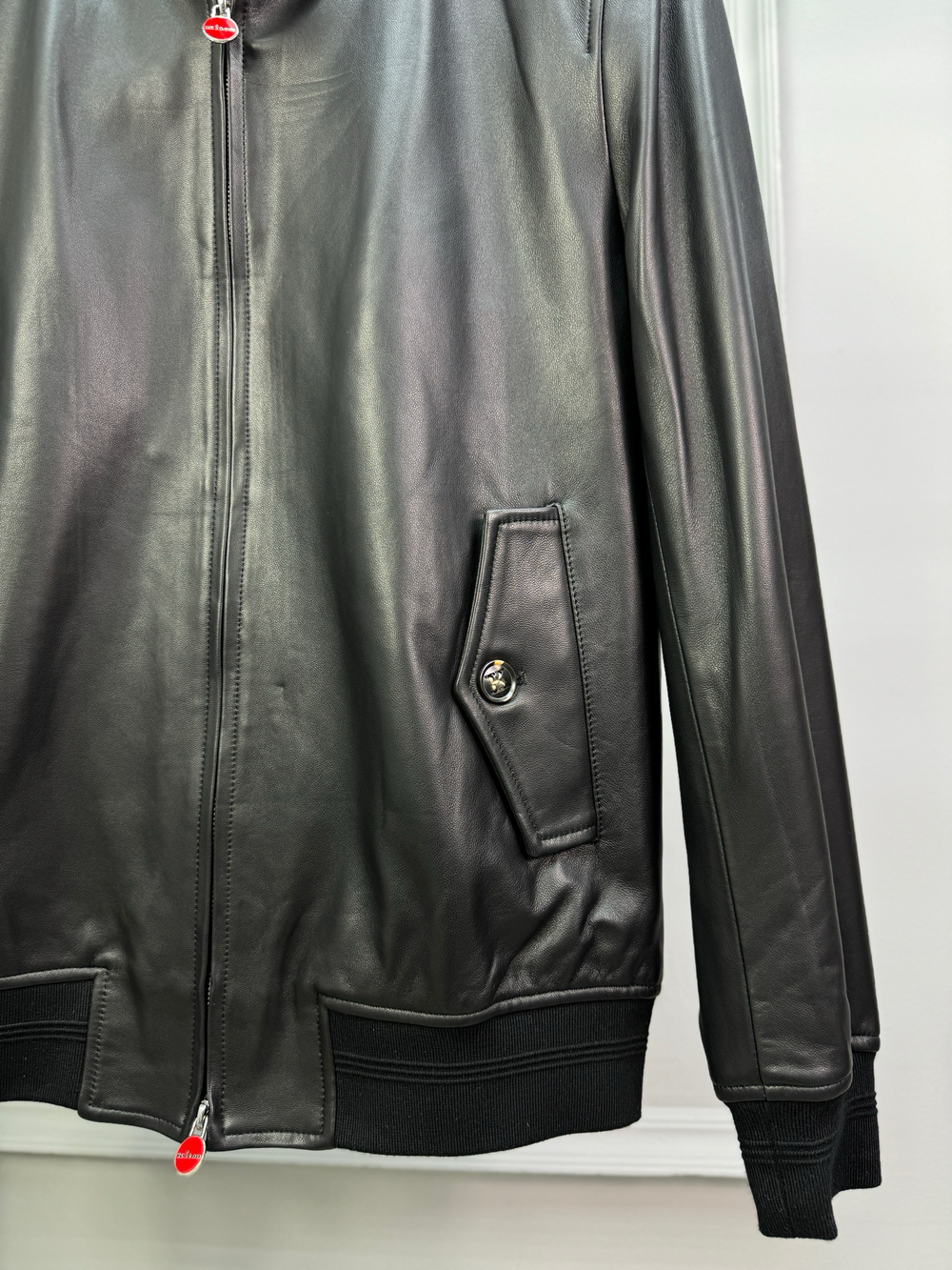 Кожаная куртка Kiton