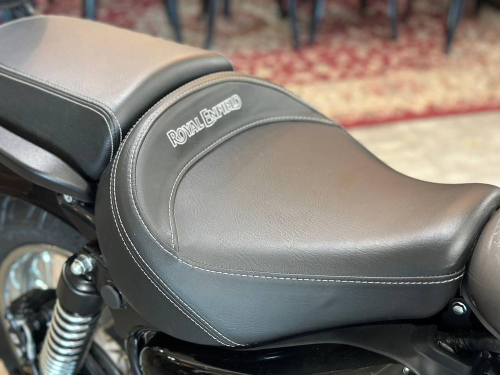 Royal Enfield Meteor 350 Aurora Black
