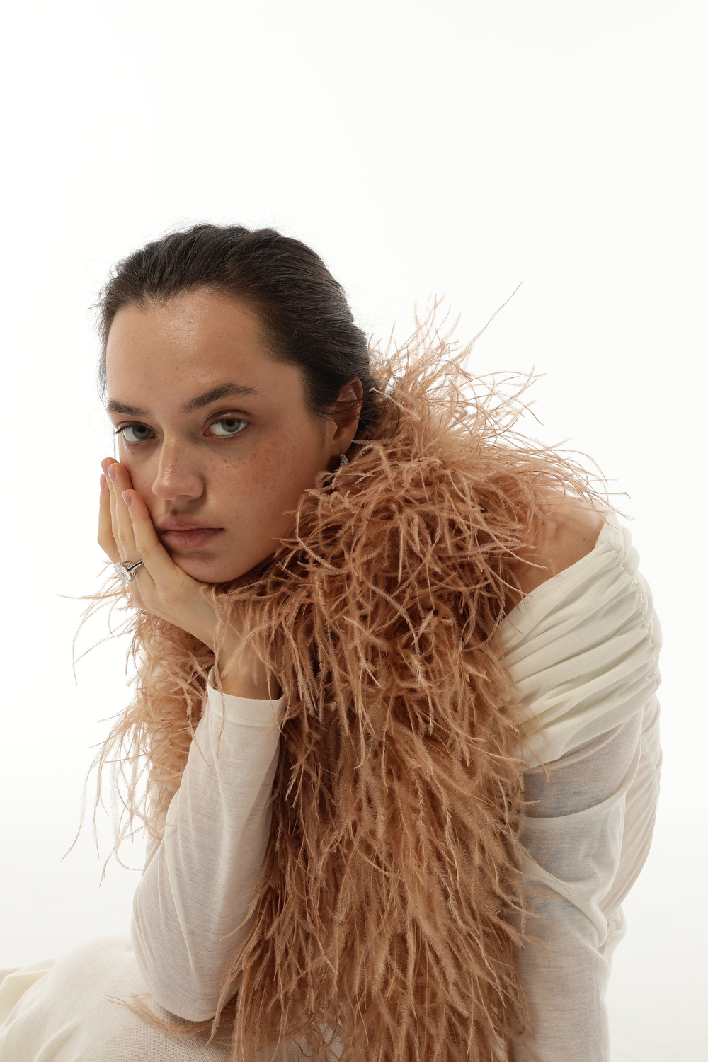 Боа перьевое, пудрового цвета