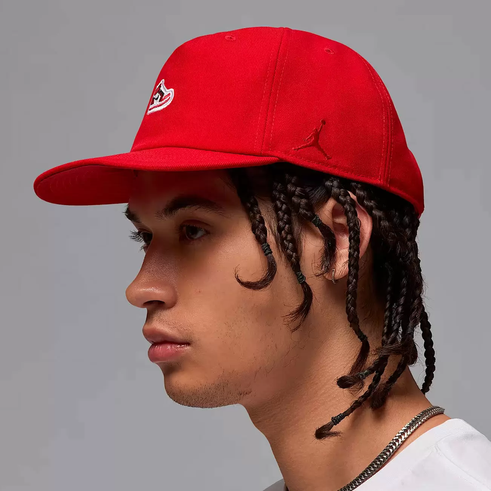 HV1169-636 Кепка U J PRO CAP S FB BR SNKR PTCH