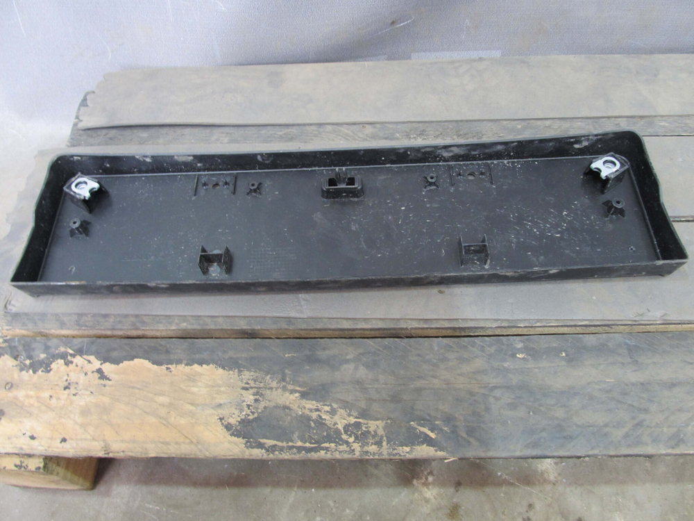 Накладка под номерной знак Honda CR-V 4 (RE, RM) 12-18 Б/У Оригинал 71145TLAD0