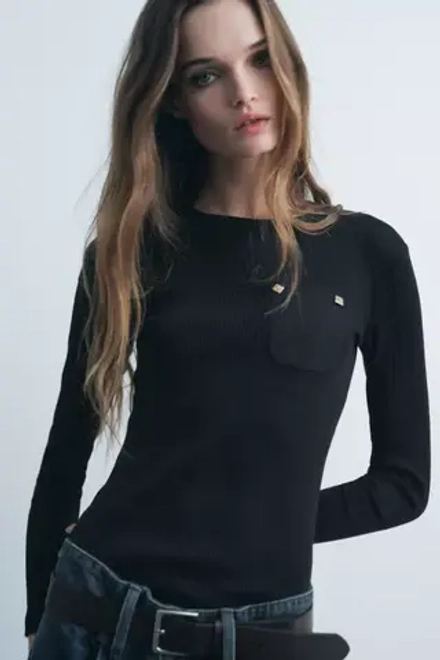 ZARA ФУТБОЛКА В ТОНКИЙ РУБЧИК С КАРМАНОМ, ЧЕРНЫЙ