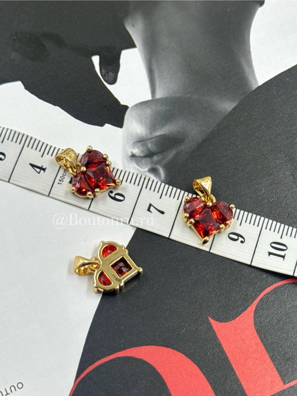 Подвеска в форме сердца красная в золотистом обрамлении