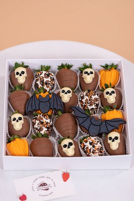 Набор клубники в шоколаде Летучие мыши