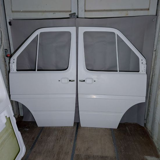 Дверь стеклопластиковая передняя левая (водительская) для Volkswagen LT