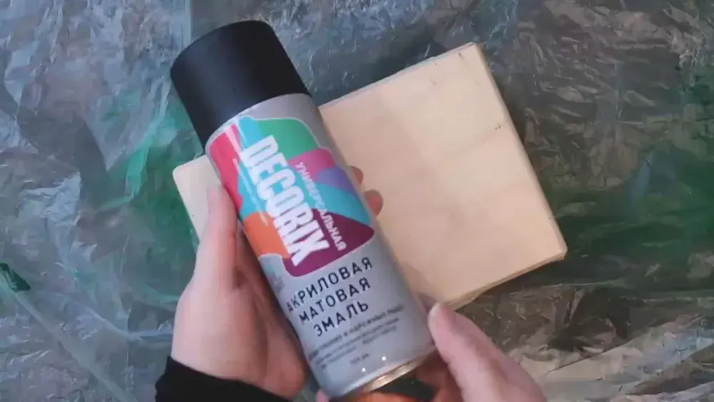Краска для пластика черная глянцевая аэрозольная DECORIX - эмаль по пластику в баллончике 520 мл