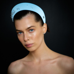 Кокошник голубой с прозрачными цветами