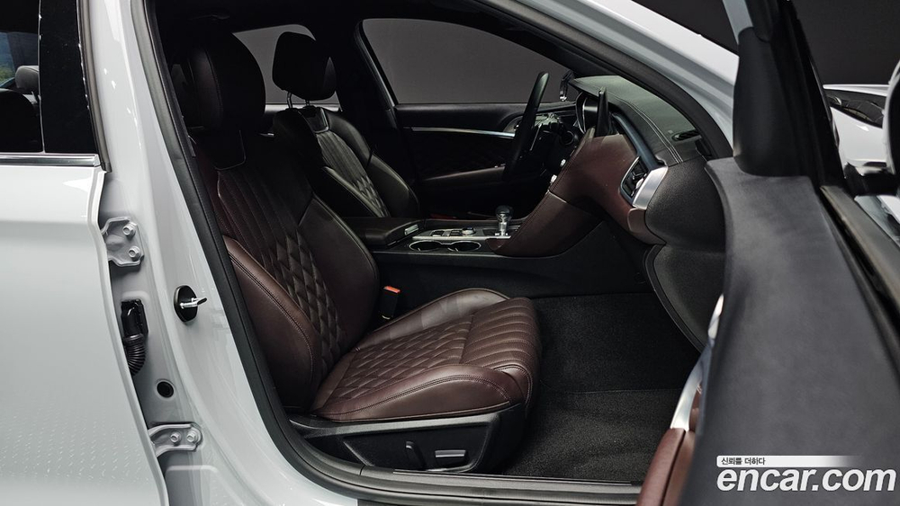 Genesis The New G70 Бензин 2.0T 4WD (04.2022)