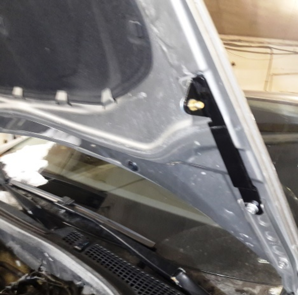 Упор (амортизатор) капота для Skoda Oсtavia 2 / A5 (2004-2013) Autoinnovation.11-02