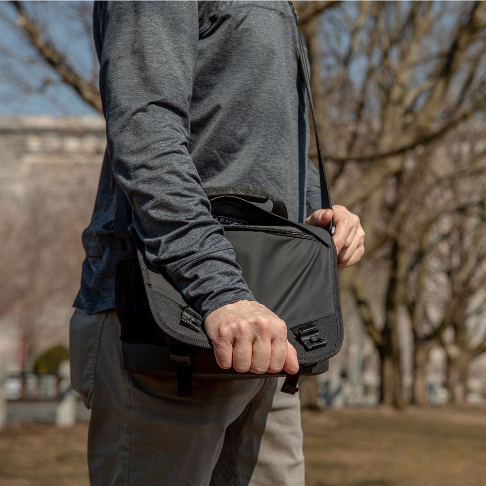 Tenba DNA Messenger 9 Black