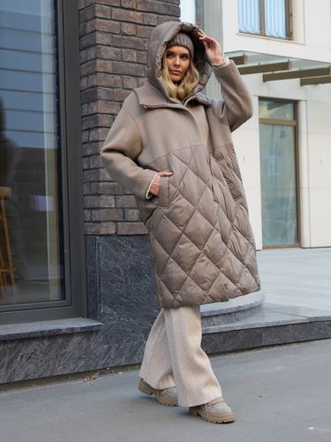 Удлиненная бежевая куртка-пальто с капюшоном