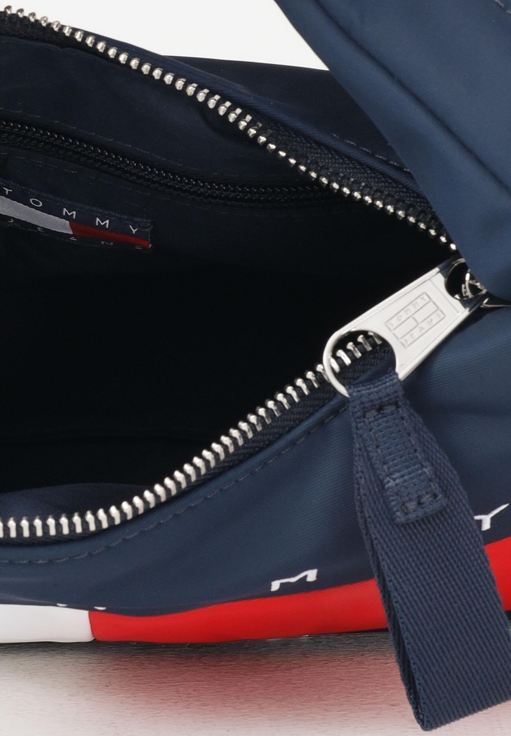 Сумка TOMMY JEANS ARCHIVE SHOULDER BAG