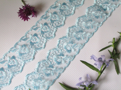 Вышивка на органзе, ш. 4,3 см.