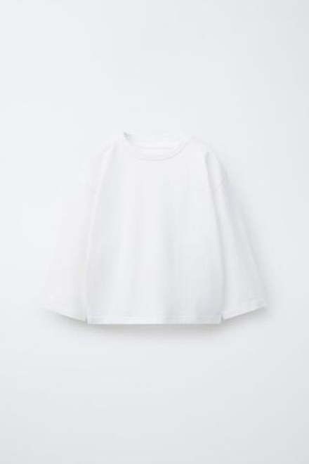 ZARA БАЗОВАЯ ФУТБОЛКА С ВЫШИТЫМ СЕРДЦЕМ, БЕЛЫЙ