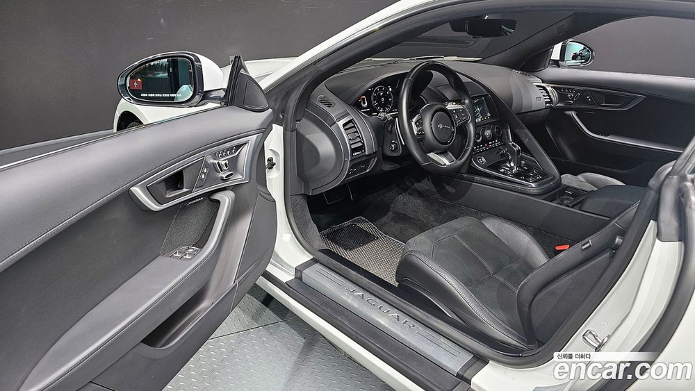 Jaguar F-TYPE P300 Coupe (12.2021)