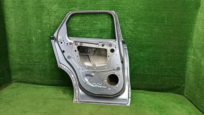 Дверь задняя левая Range Rover Velar (2017-н.в.)