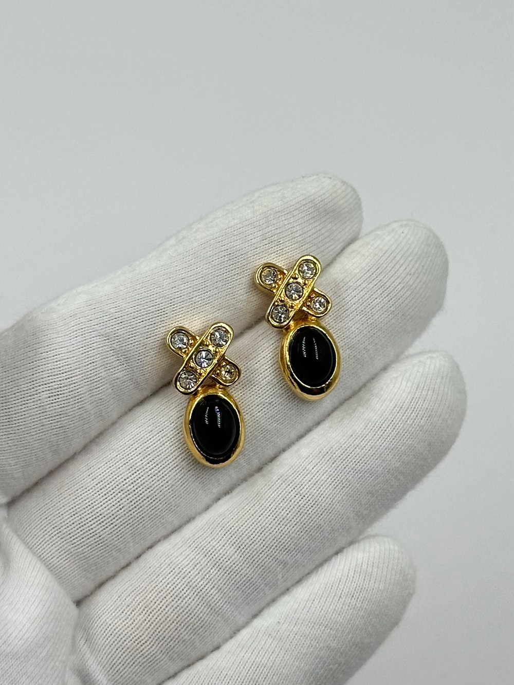 Серьги с чёрными кабошонами и кристаллами Avon
