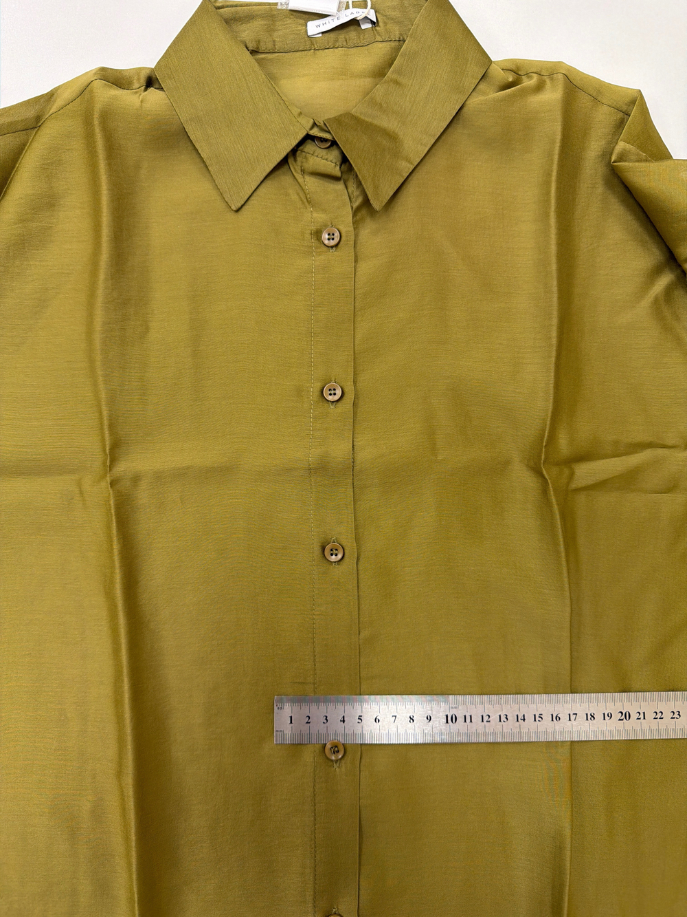 Рубашка Ветер из тенсела и хлопка. Цвет оливковый. Дефект ткани спереди. №97