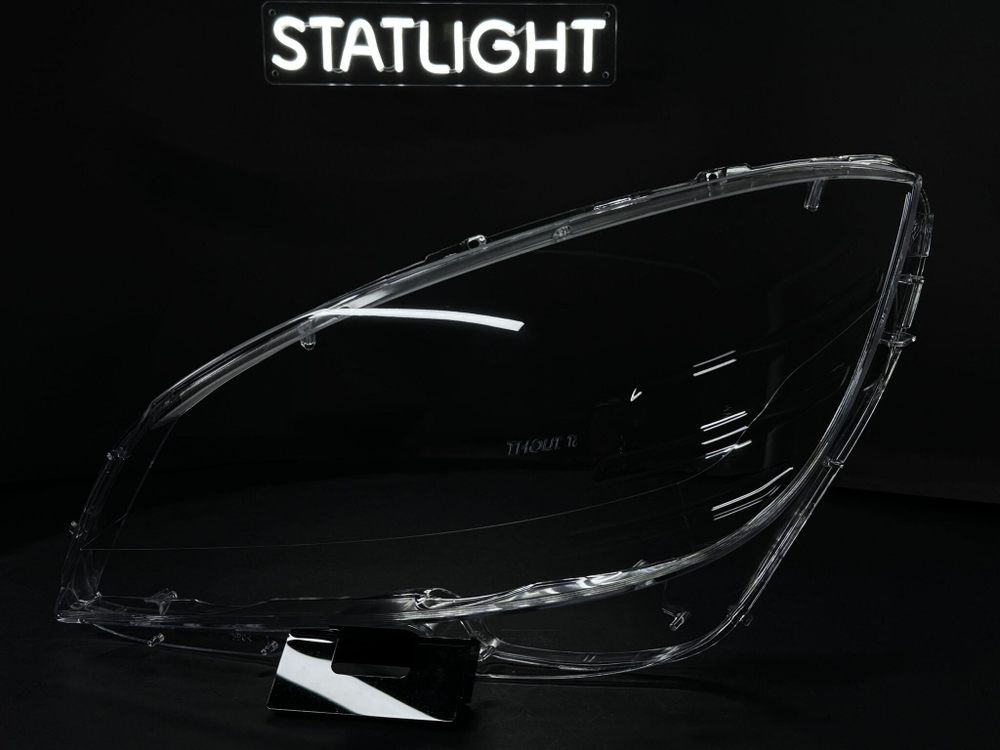 Левое стекло фары Mercedes W204 C200 2007-2011