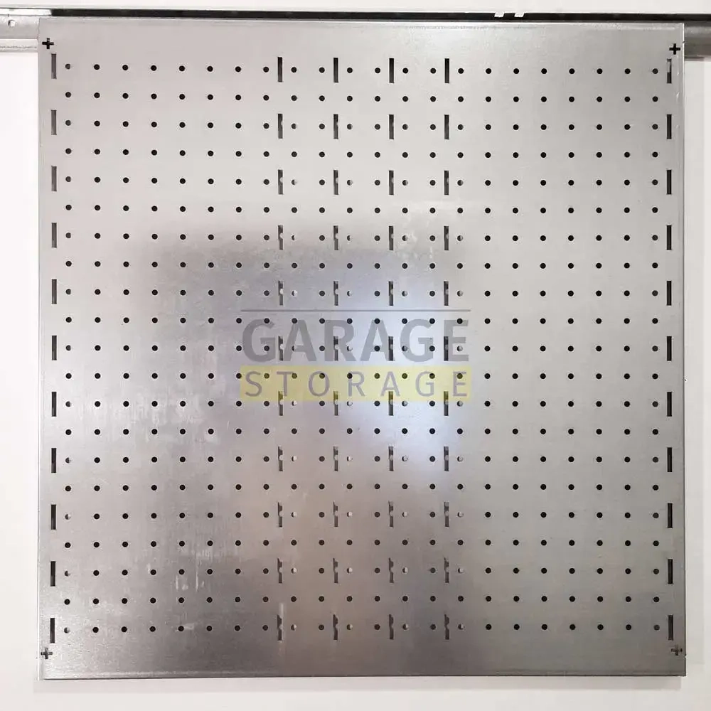 Перфорированная металлическая панель для хранения инструмента