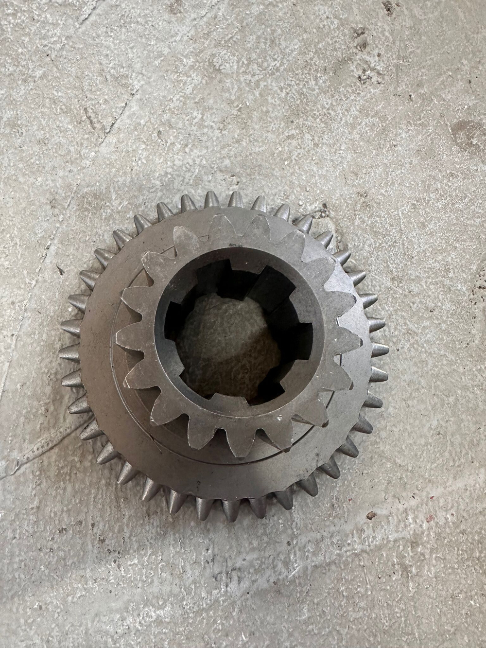 Шестерня передачи к дифференциалу и 3 пер. ведомая (z 17/37)