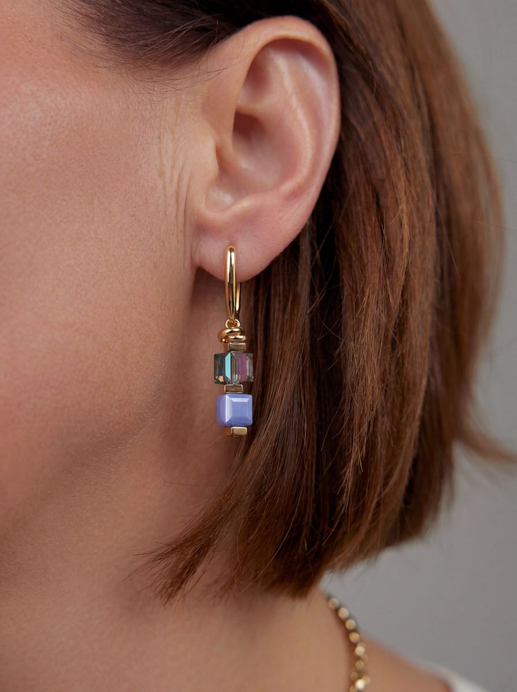 Серьги из голубых кубиков Swarovski, оттенок золото Серьги из голубых кубиков Swarovski, оттенок золото