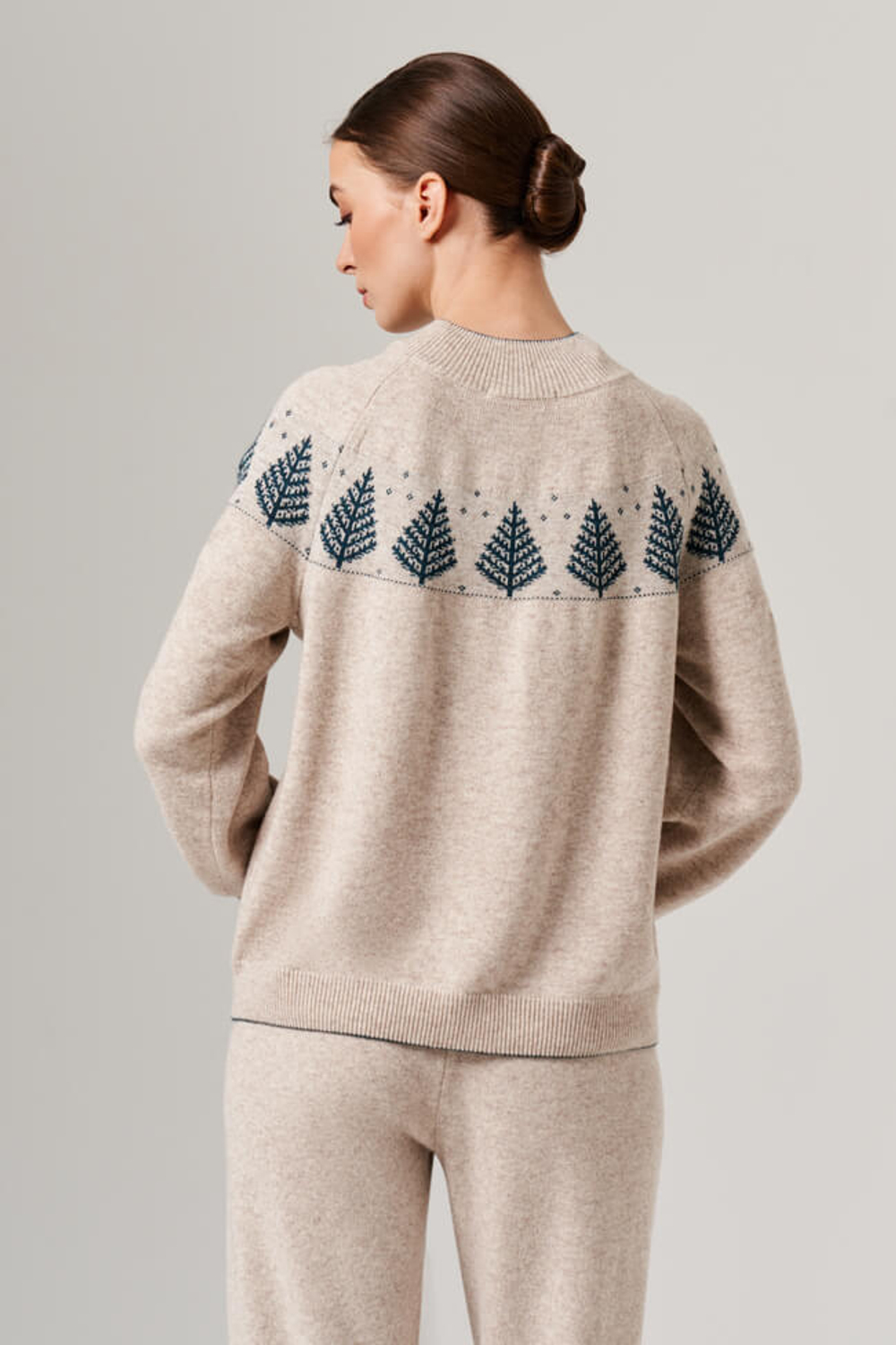 23172 Свитер женский (серо-бежевый меланж)