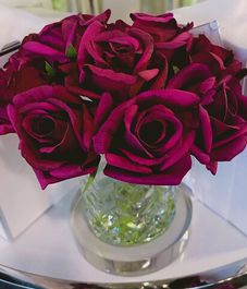 Букет красных роз в прозрачной вазе "ёлочка", Cote Noire