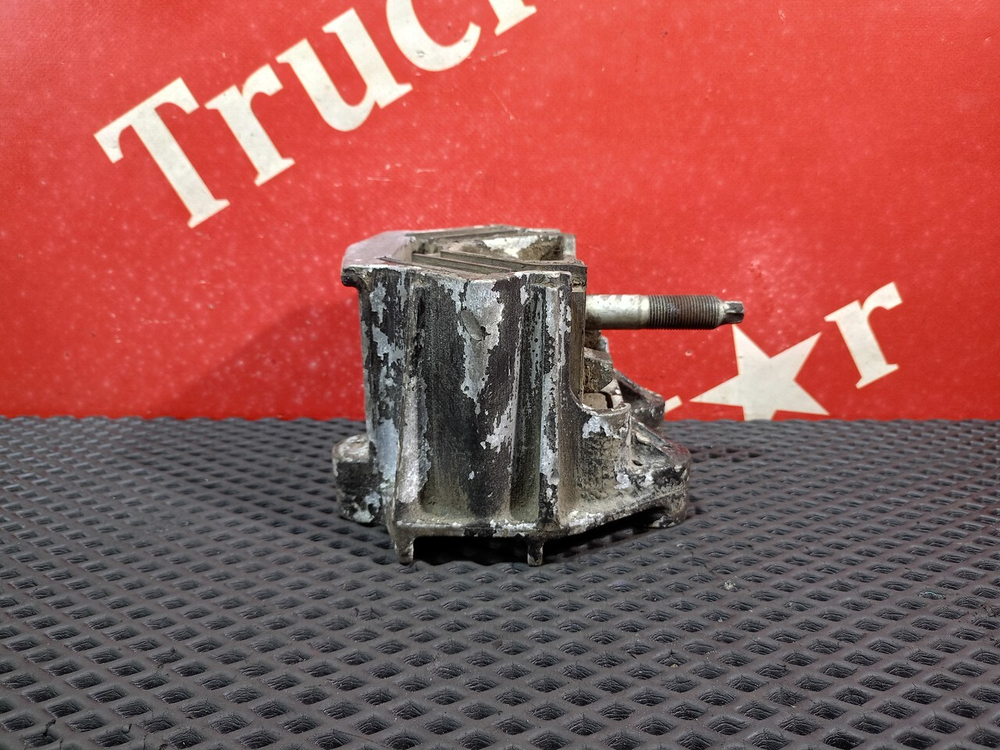 Подушка двигателя передняя