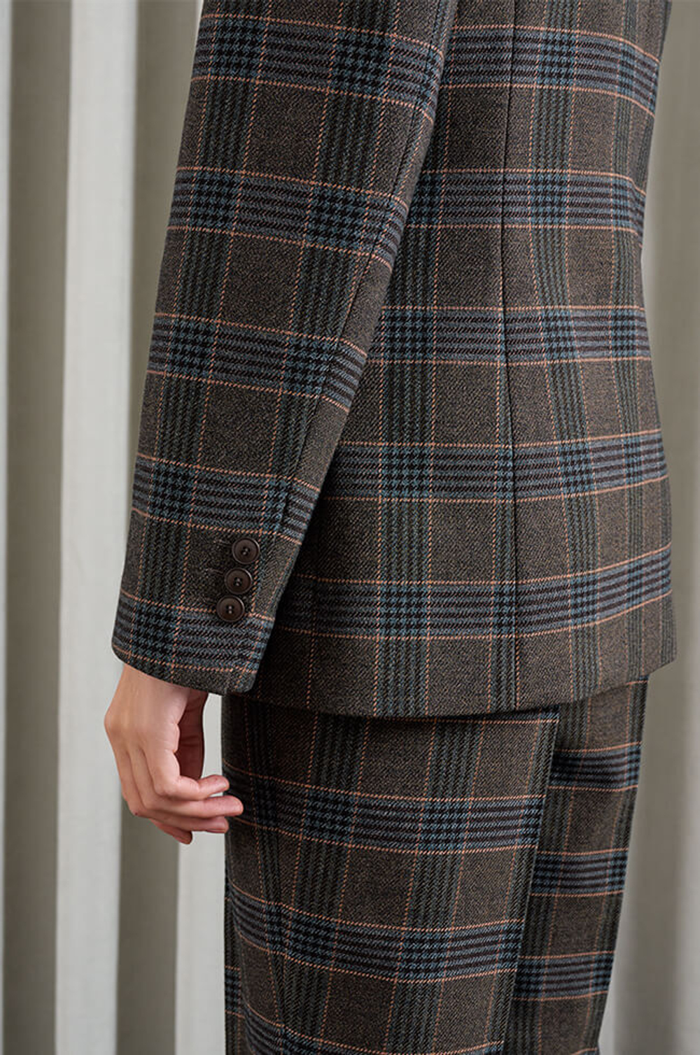 1852 Жакет женский (коричнево-зеленая клетка)