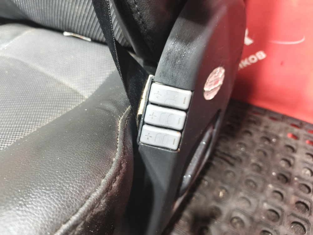 Сиденье переднее левое