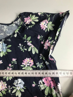 Платье Uniqlo удобное и практичное, на 9/10 лет