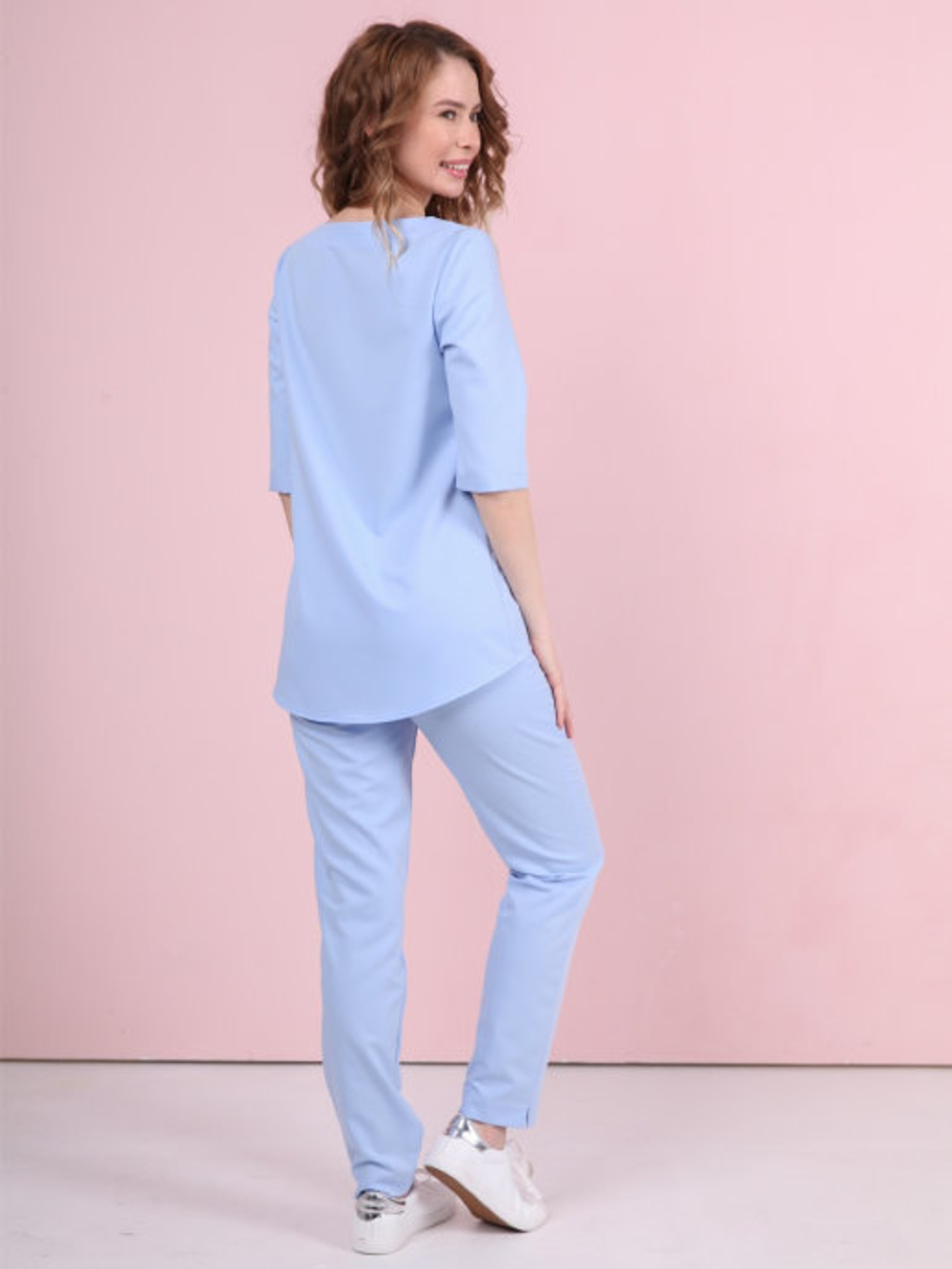 Фото блузки нежно голубого цвета MediS