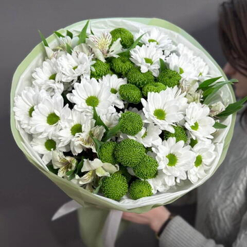 Авторский букет в бело-зеленой гамме