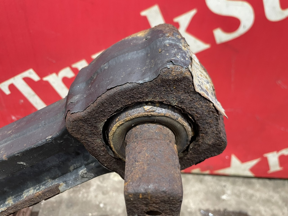 Кронштейн пневморессоры задний