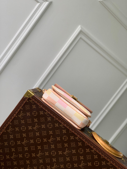 Louis Vuitton Pochette Metis East West