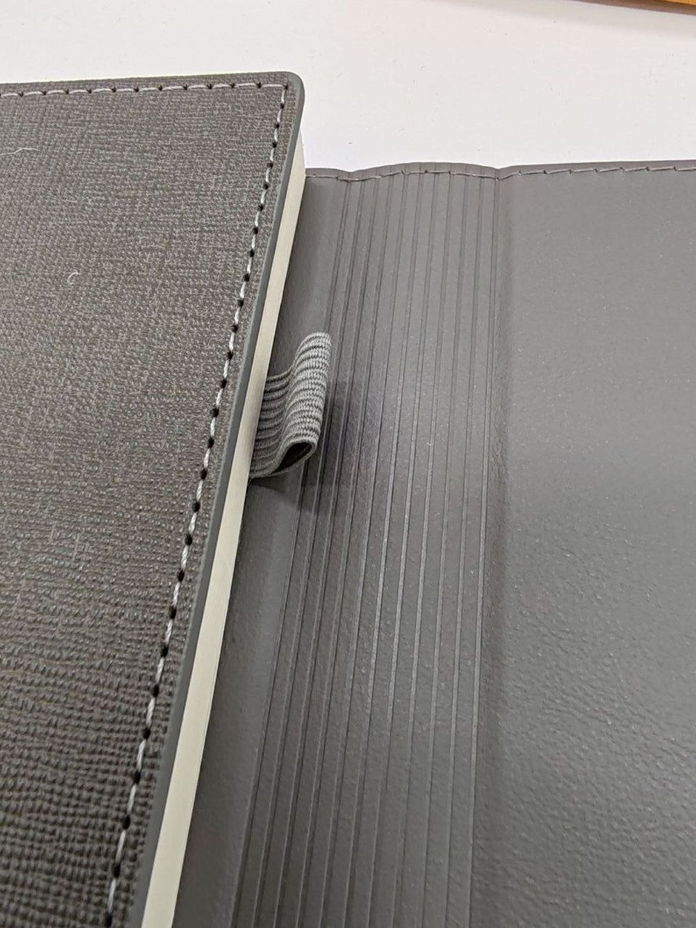 Блокнот подарочный А5 с ручкой Н-серый (7728-4)