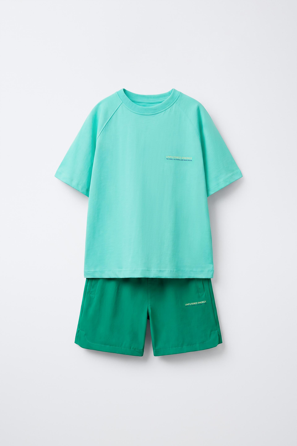 ZARA КОМПЛЕКТ ИЗ ФУТБОЛКИ И ТЕХНИЧЕСКИХ ШОРТ, ЗЕЛЕНЫЙ