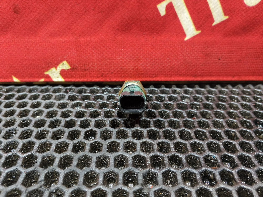 Датчик температуры охлаждающей жидкости