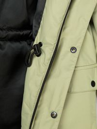 Парка демисезонная "Фисташка"