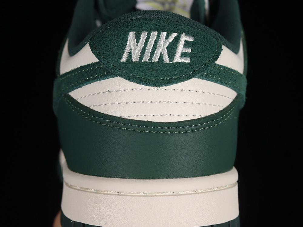 Nike Dunk Low SE Noble Green