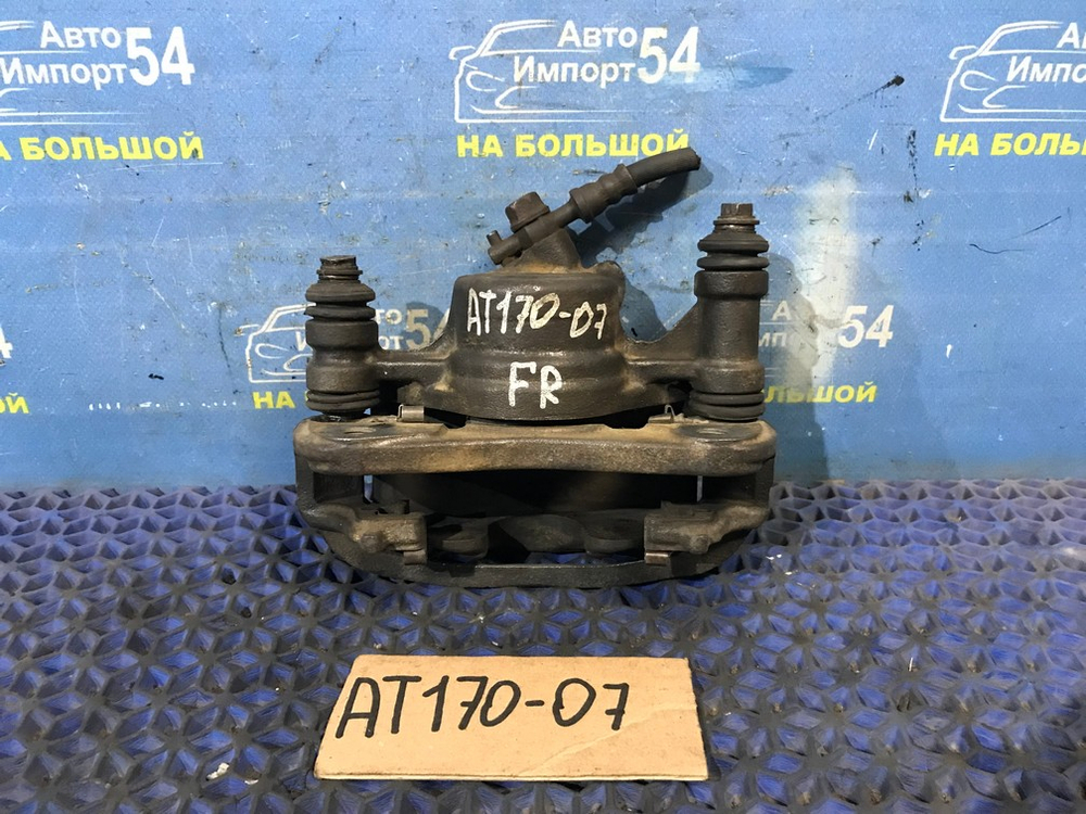 Суппорт тормозной передний правый TOYOTA CORONA 1991
