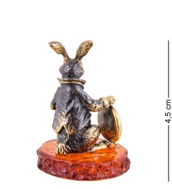 Народные промыслы AM-3662 Фигурка «Заяц хранитель времени» (латунь, янтарь)