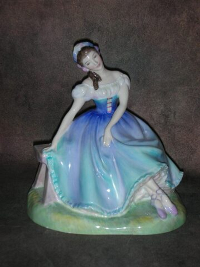 Статуэтка. Фарфор. Дама Жизель. Royal Doulton. Англия