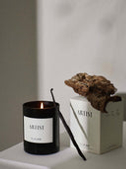 Аромасвеча Tell Me More Scented Candle, Artist