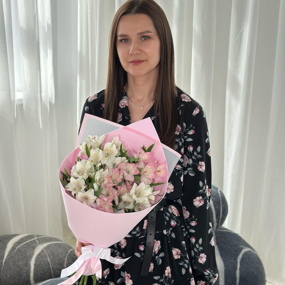 Альстромерия в нежной упаковке